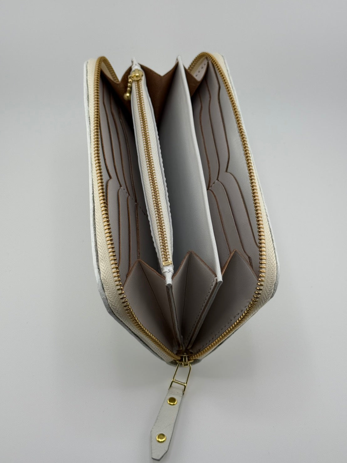 ラウンドファスナー長財布 ホワイト（R-0001）